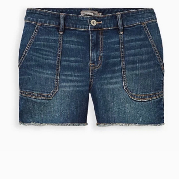 Torrid 3.5 Inch Vintage Stretch Mid-Rise Jean Short - Picture 1 of 7